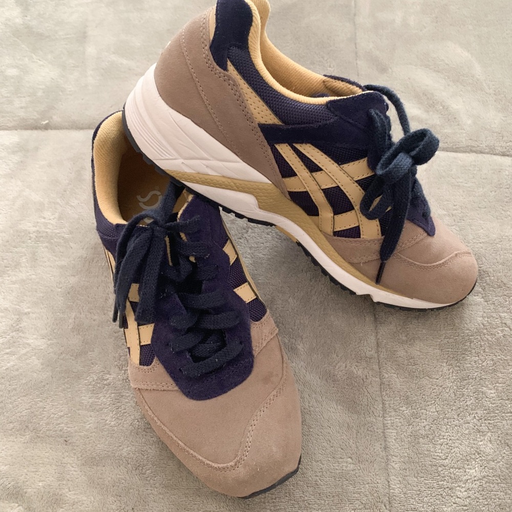 ASICS Gel Lyte slightly used in great condition.